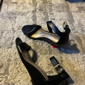 New Dexflex  comfort wedge heel sandal, size 7